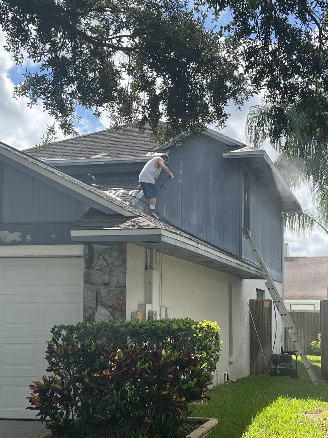 Pressure washing and prep in Apollo Beach, FL